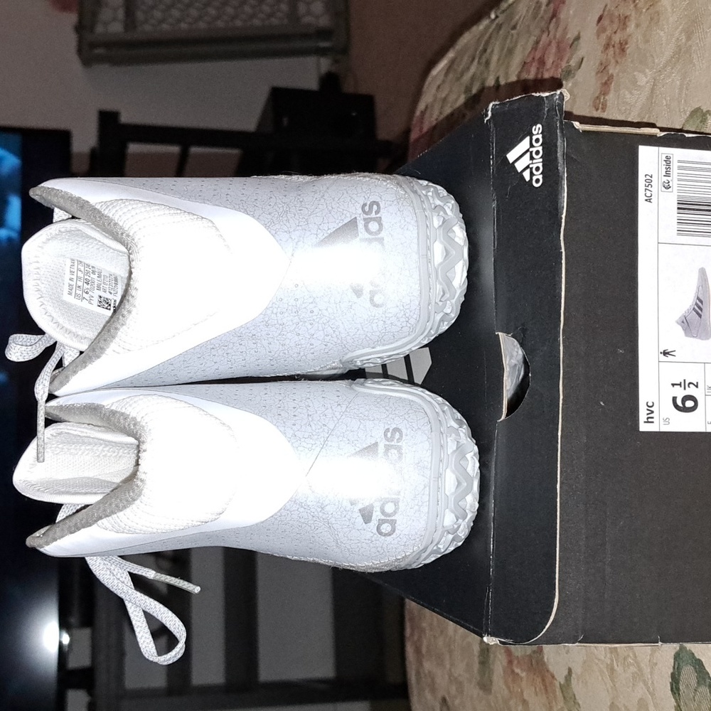 Adidas unisex sneakers